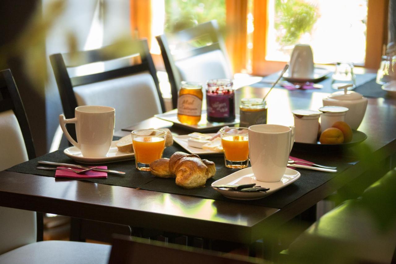 Logis Hotel Restaurant La Brasserie Treignac Zewnętrze zdjęcie