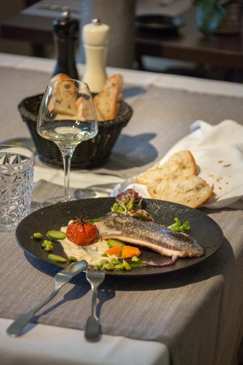 Logis Hotel Restaurant La Brasserie Treignac Zewnętrze zdjęcie